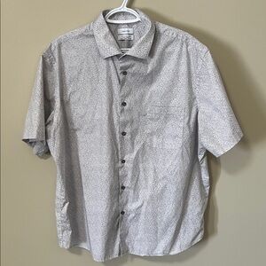 Calvin Klein Men's Short Sleeve Button-Up Shirt in White Gray Micro-Pattern